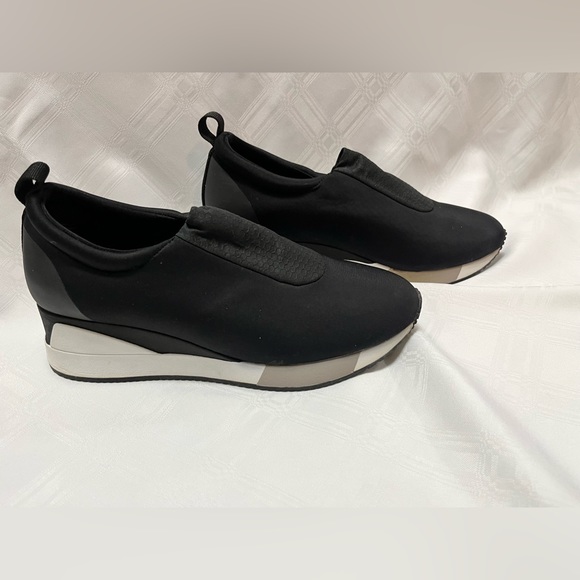 9.5 Alfani Walking Shoe - Picture 3 of 9